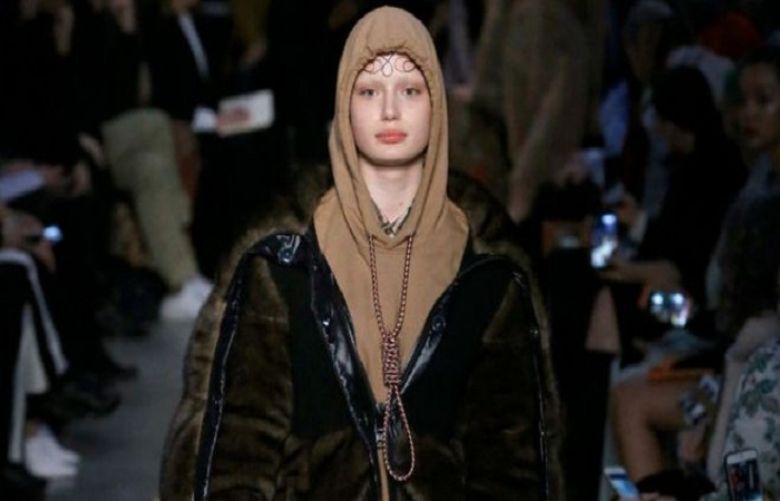Burberry sorry for &#039;suicide&#039; hoodie with noose around neck