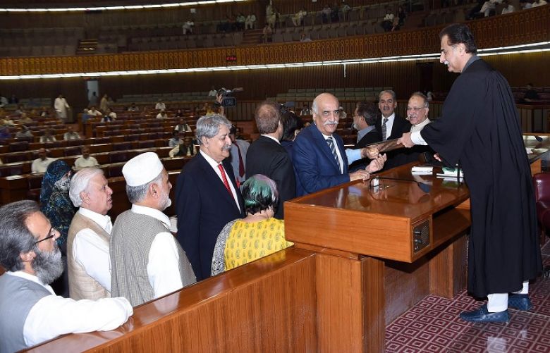Government tenure ends marking ten years of democracy in Pakistan