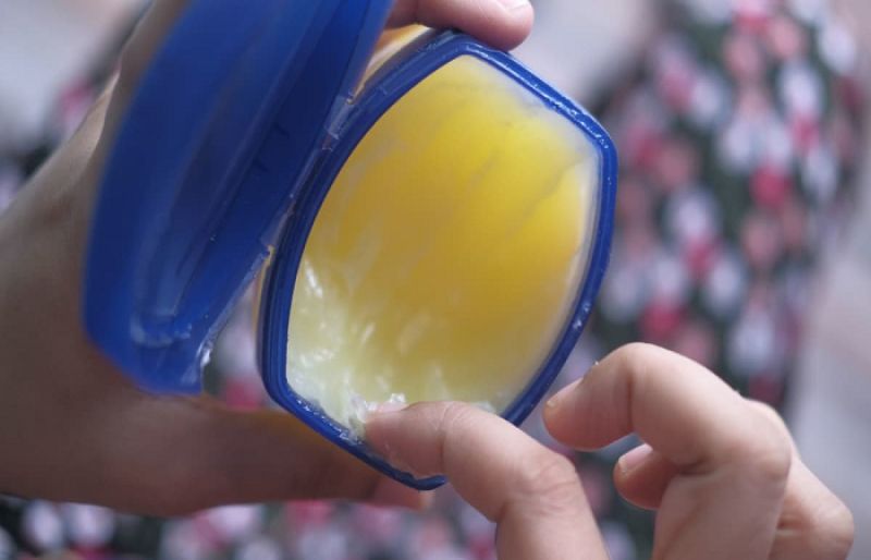 20 incredible uses for petroleum jelly