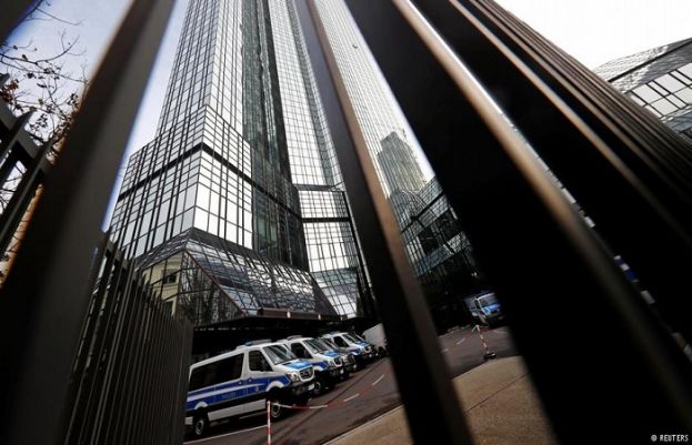 Search of Deutsche Bank offices continues in German 'Panama Papers' probe