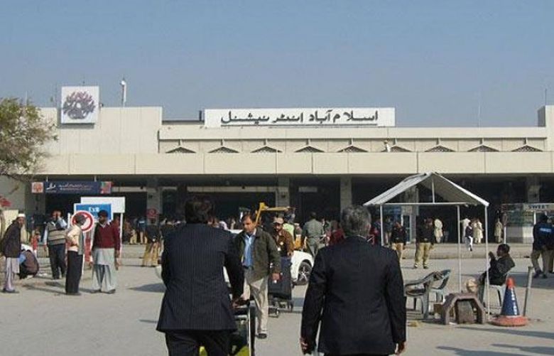 Five passengers injured as airstairs collapse at Islamabad airport