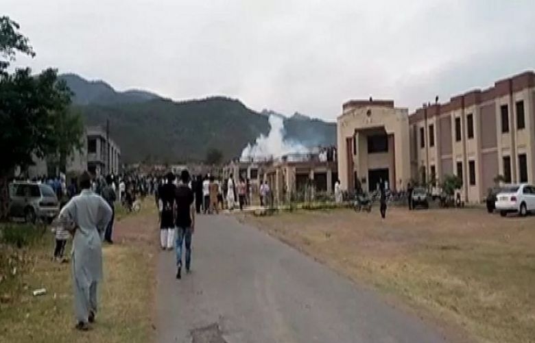 Police register FIRs over Quaid-i-Azam University clash