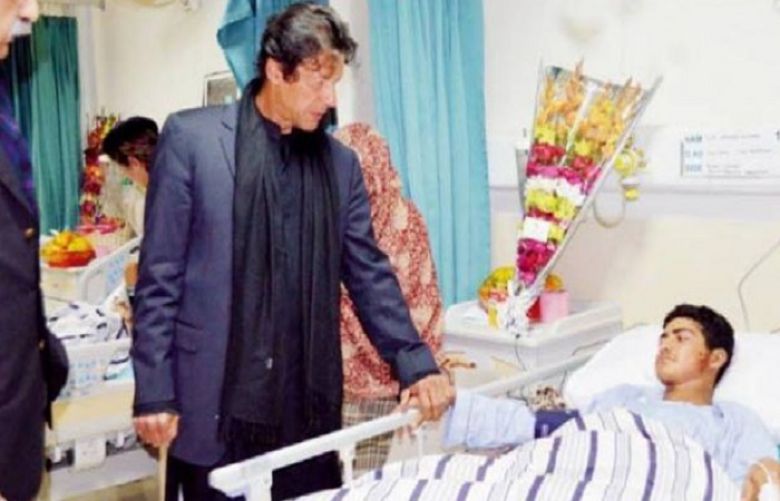 Prime Minister pays surprise visit to Benazir Bhutto Hospital