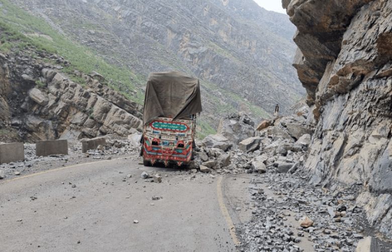 Traffic suspended as KP-Balochistan highway gets blocked after landslide