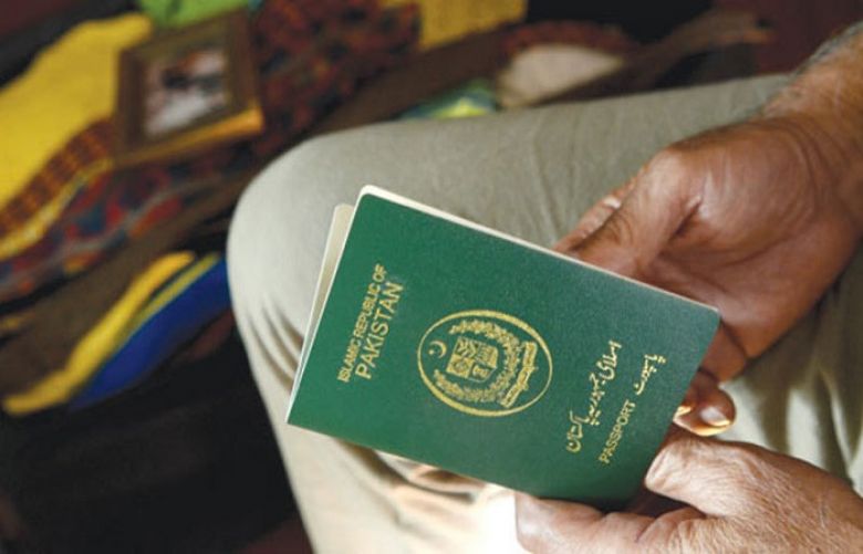 Saudi Arabia lowers visit visa fees for Pakistanis