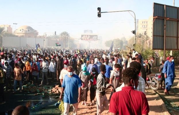 Tear gas fired at anti-coup rallies in Sudan