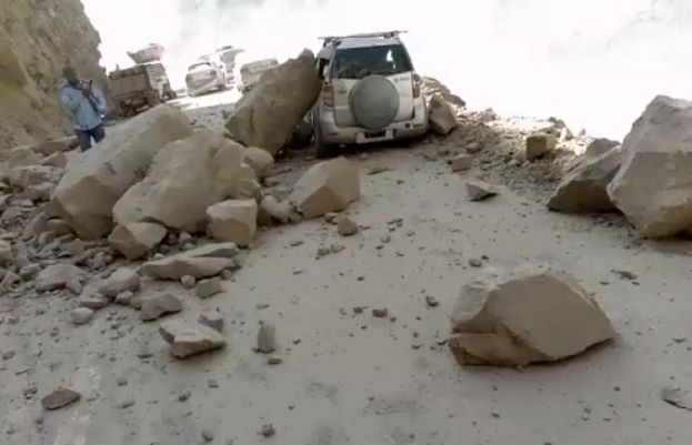 Several injured after earthquake triggers landslides in Skardu