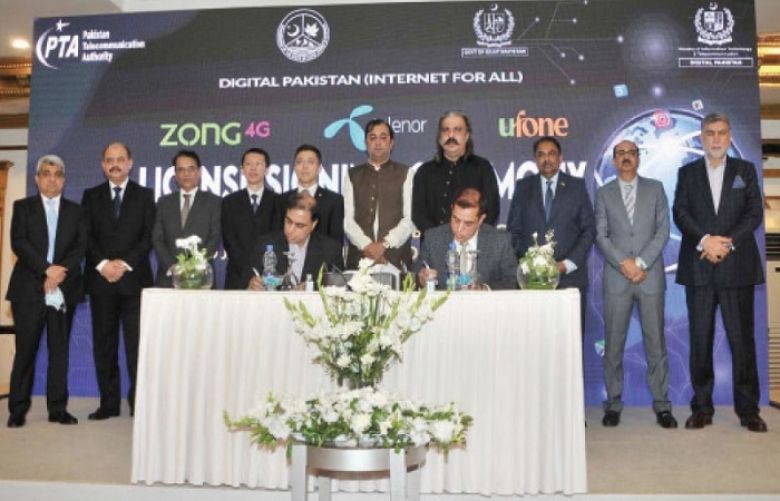 Gilgit-Baltistan Chief Minister Khalid Khursheed and Minister for Kashmir Affairs Ali Amin Khan Gandapur witness the licence signing ceremony in Islamabad.