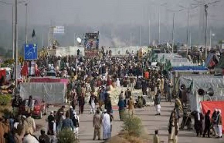 Islamabad sit-in continues despite court notices