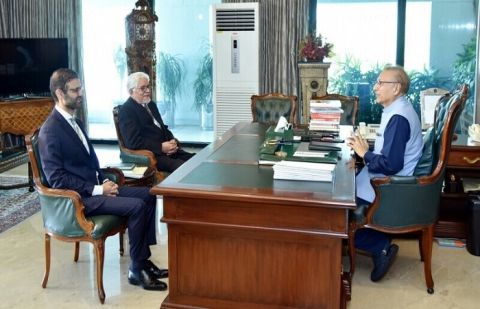 President Alvi discusses polls with interim law minister, stresses upholding supremacy of Constitution