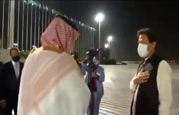 PM Imran arrives in Jeddah, holds talks with Saudi crown prince