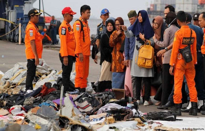 Lion Air crash probe proceeds while relatives grieve