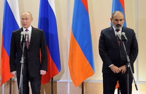 Russian President Vladimir Putin and Armenian Prime Minister Nikol Pashinyan.