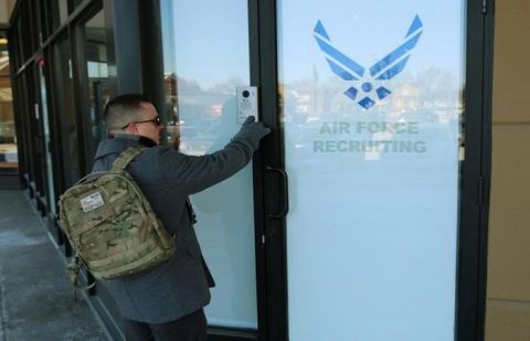 Pentagon sets limits on transgender troops