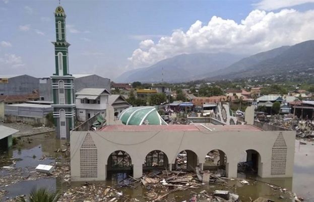 Death toll in Indonesia quake-tsunami tops 800