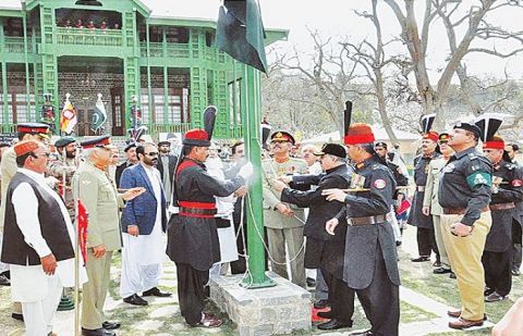 BALOCHISTAN Chief Minister Nawab Sanaullah Khan Zehri hoists the national flag at the Ziarat Residency on Wednesday.