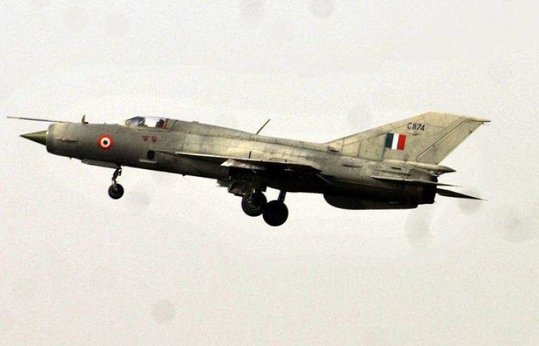 Indian MiG 21 fighter jet crashes in Rajasthan