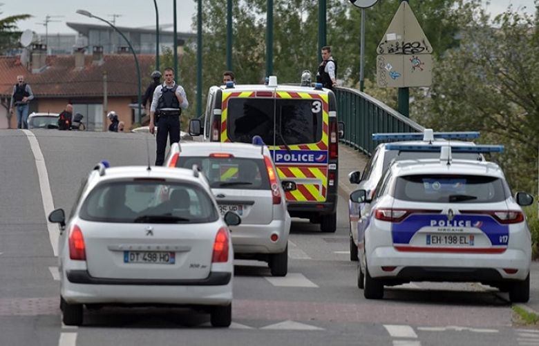 Armed kidnapper takes 4 hostages in southern France