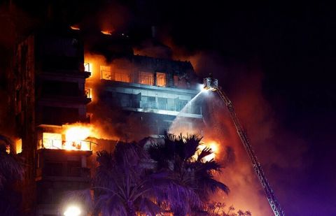 4 killed, up to 15 missing in apartment fire in Spain