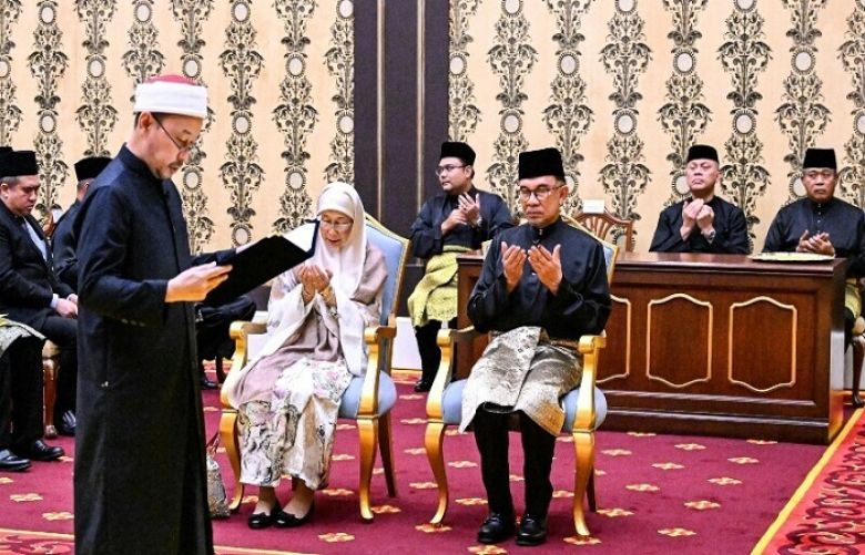 Opposition leader Anwar Ibrahim named next Malaysian prime minister