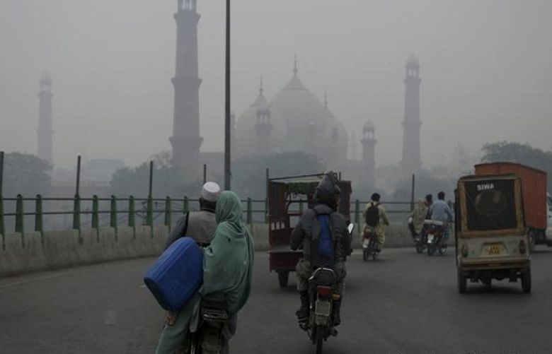 Smog continues to grip Lahore