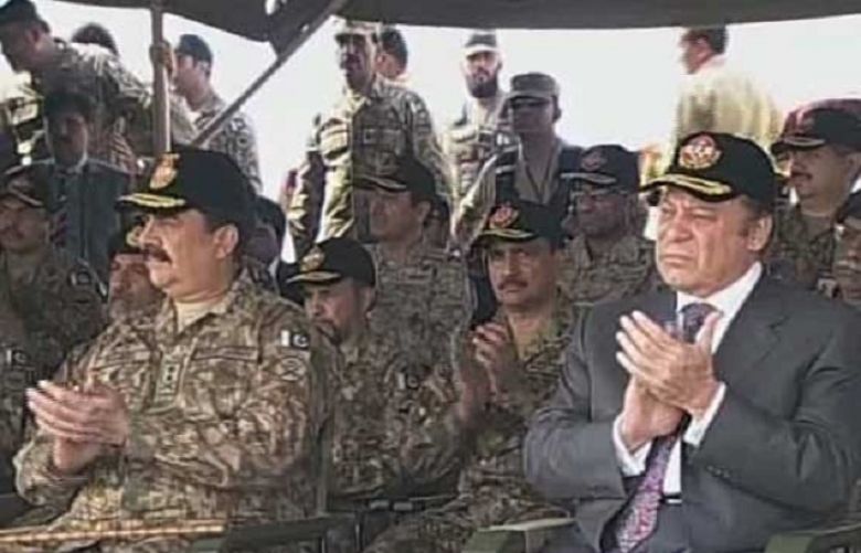 PM Nawaz, Gen Raheel witness military exercise in Khairpur Tamiwali