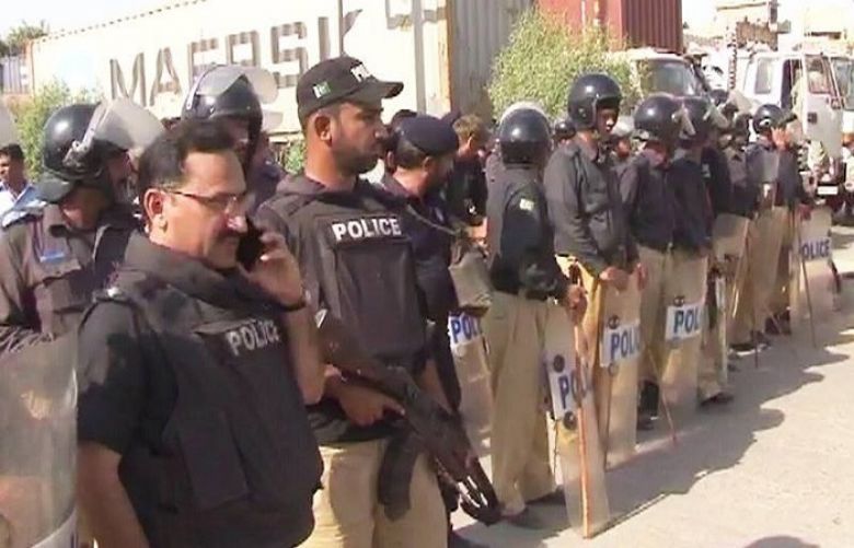 police baton charge MQM-L workers in Karachi