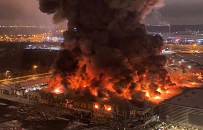 One killed in massive fire in Moscow shopping centre