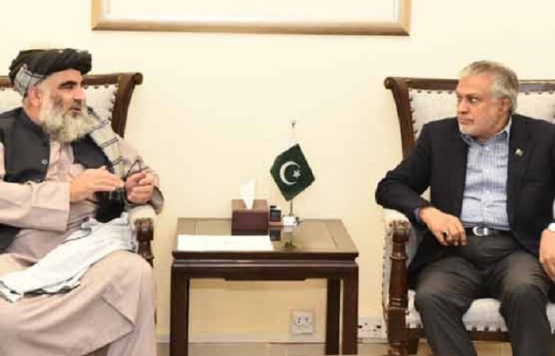  Finance Minister Ishaq Dar and Min­is­ter for Religious Affairs Mufti Abdul Shakoor