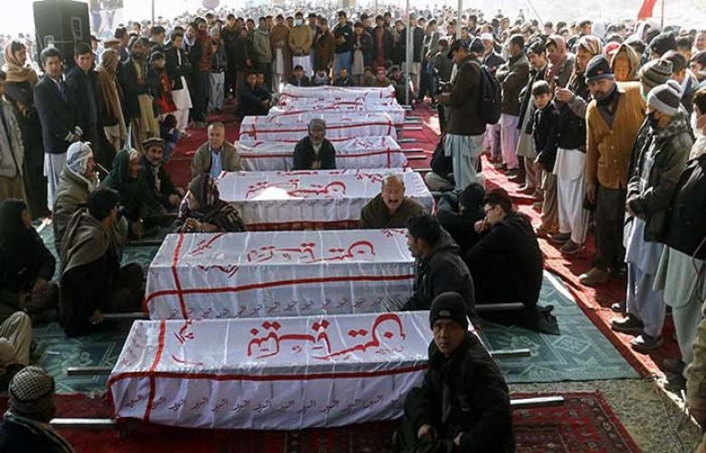 Balochistan CM visits protesting Hazaras, requests them to bury slain coal miners