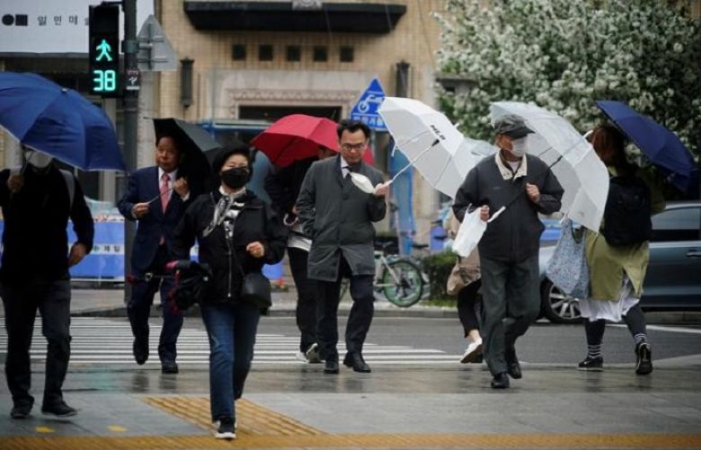 South Koreans return to work, crowd parks, malls as social distancing rules ease