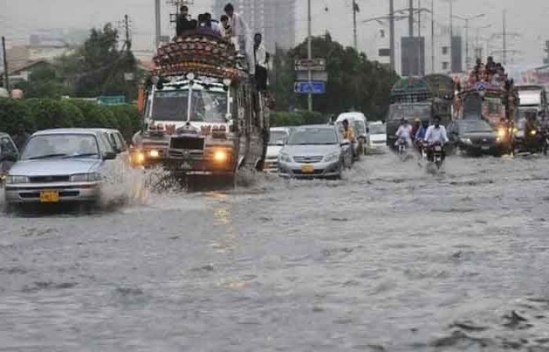 Heavy rain with thunder is expected in Karachi