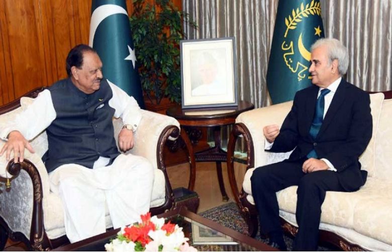 Caretaker PM Calls On President Mamnoon Hussain