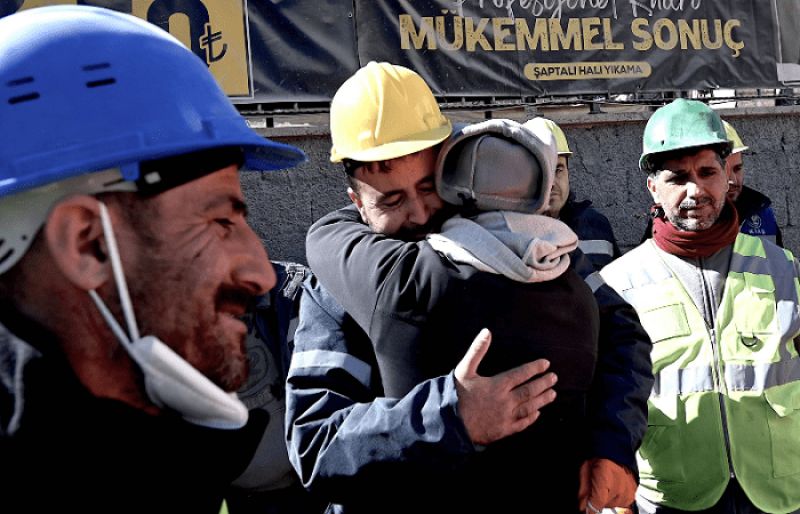 An adolescent pulled alive from rubble 10 days after quake in Turkiye - SUCH TV