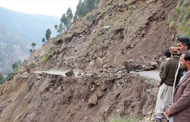 Photo of Landslide caused by heavy rain to close KKH