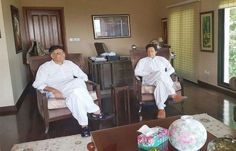 PM Imran convinces Asad Umar to rejoin cabinet