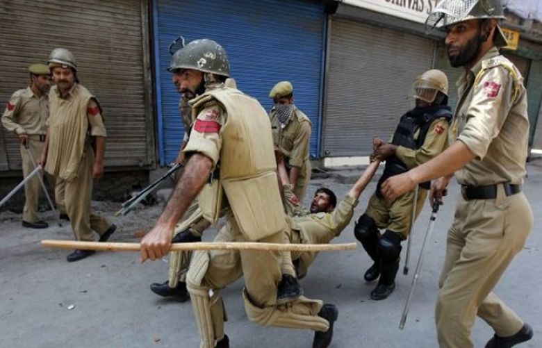 Indian troops martyr two youth in Kashmir