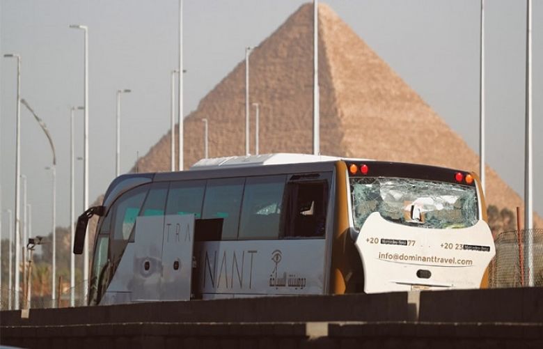 Bomb blast hits tourist bus near Egypt pyramids