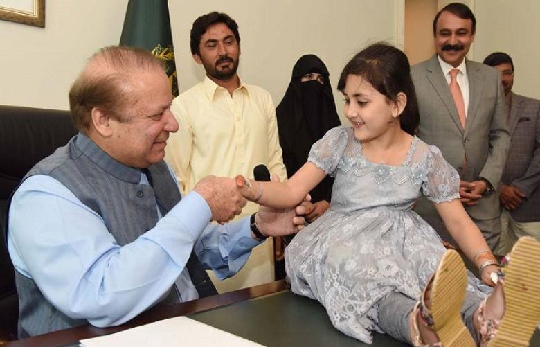 PM Nawaz Sharif cheerfully interacts with Nida Khan at PM House