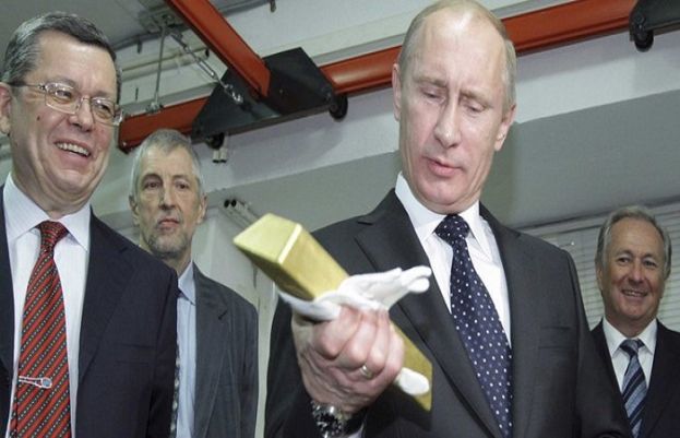 Buying Up 31 Tonnes of Gold in Single Month, Russia Continues to Dump Dollar