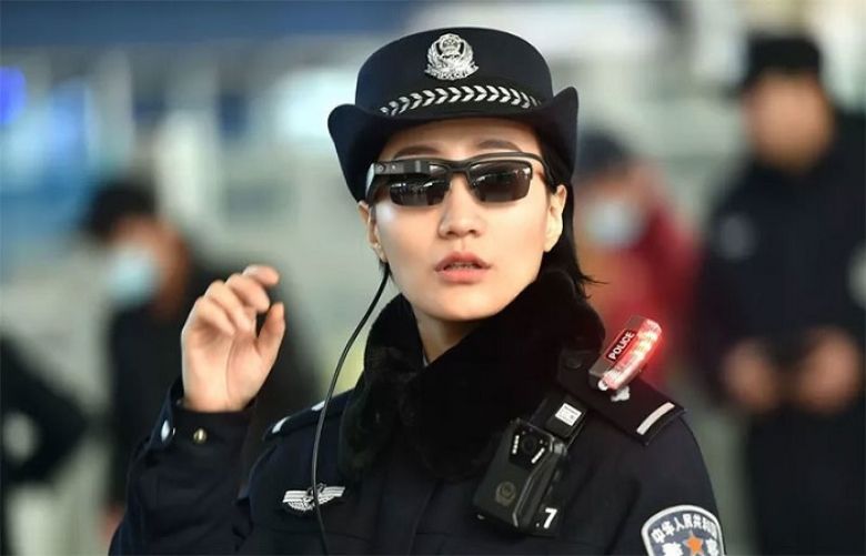 Chinese police use high-tech glasses to seize suspec