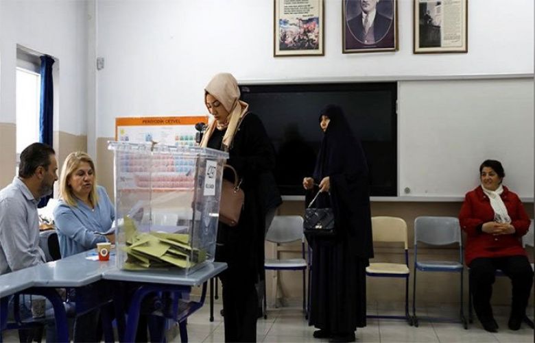Turks begin voting in local polls which Erdogan could lose in big cities