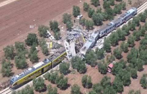 Italy head-on train collision
