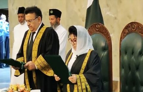 Chief Justice Umar Atta Bandyal taking oath from Justice Musarat Hilali Twitter Chief Justice Umar Atta Bandial taking oath from Justice Musarat Hilali