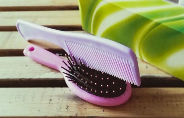 How to clean a hairbrush and why It's Important?