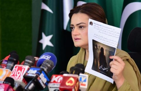 Federal Minister for Information and Broadcasting Marriyum Aurangzeb addressing a press conference.