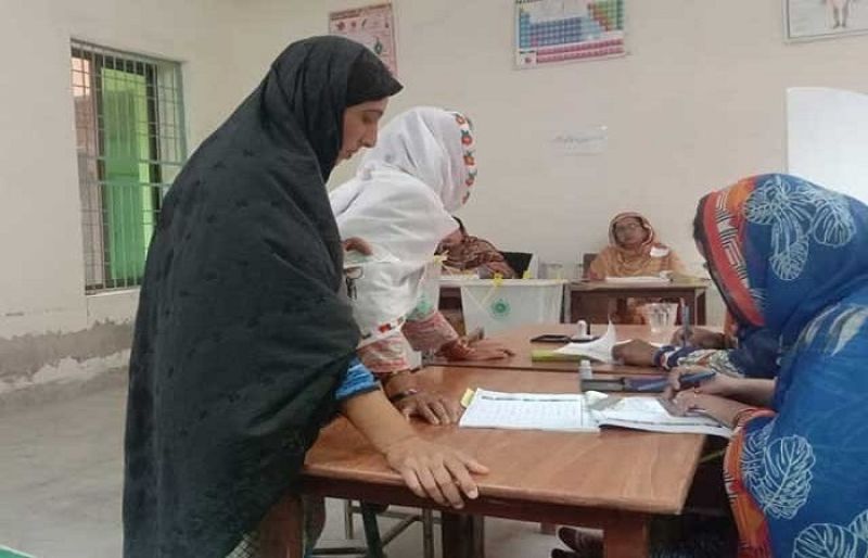 Photo of Polling for by-elections in 20 constituencies of Punjab Assembly underway