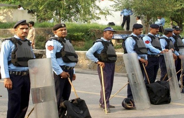 Heavy police contingents deployed at Islamabad's entry and exit points