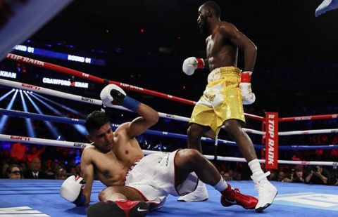 Terence Crawford beats Amir Khan to retain WBO welterweight title