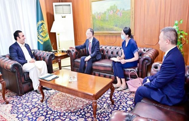 Pakistan, China reiterate resolve to deepen strategic partnership